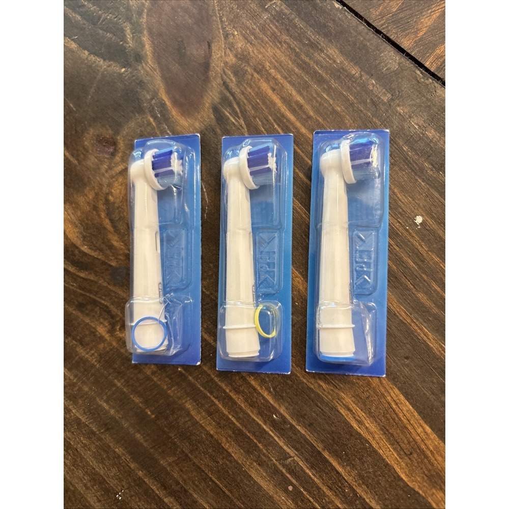 Lot of‎ 3 Genuine Oral-B Replacement Electric Toothbrush Heads 4 704 132-00